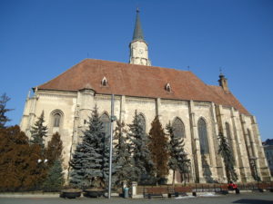 La Chiesa Sfantul Mihail vista da Piata Unirii