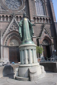 Statua di fronte alla St. Jozef Kerk
