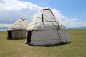 La yurta dei pastori e la yurta ristorante