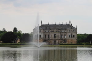Il "Palais Grosser Garten" affacciato sul suo stagno