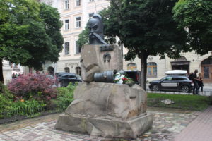 Statua dedicata a Ivan Pidkova