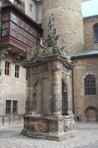 Nel piazzale del Castello di Merseburg - 2