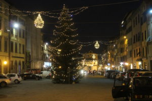 Bellissima illuminazione natalizia a Piazza Mazzini