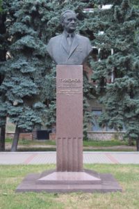 Statua di Nikolai Tikhonov