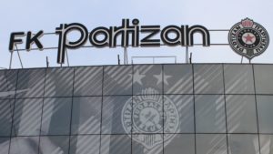 Stemma del Partizan Belgrado nel suo stadio