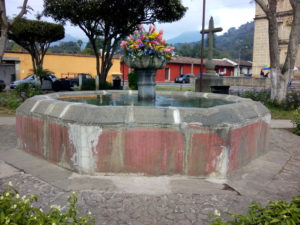 Fontana di fronte alla Iglesia de la Escuela de Cristo