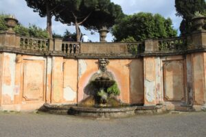 Fontana allingresso di Villa Torlonia - panoramica