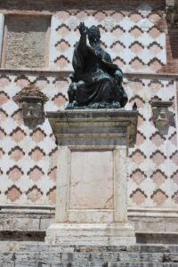 Statua a Papa Giulio III°