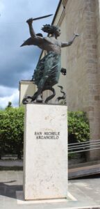 Statua di San Michele Arcangelo
