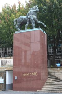 Corceis - una delle due statue