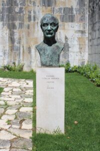 Monumento a Manuel Tito de Morais