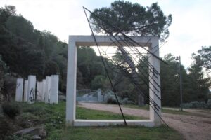 Monumento a Grazia Deledda - 1 di 2