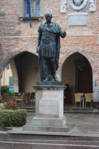 Monumento a Giulio Cesare