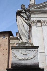 Duomo di Urbino - una statua