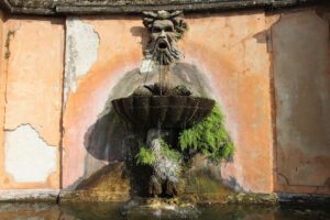 Fontana allingresso di Villa Torlonia - dettaglio