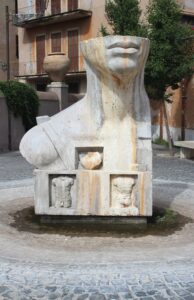Statua-Fontana in Piazza Trento
