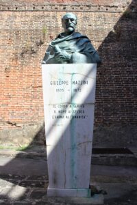 Fortezza Nuova - Statua di Giuseppe Mazzini