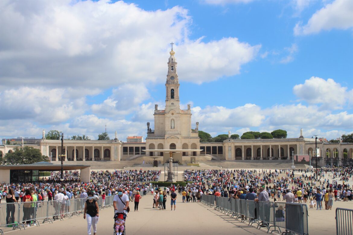 Santuario di Nostra Signora del Rosario di Fatima (mezzogiorno)