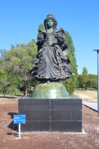 Statua per la Rainha Dona Catarina de Bragança