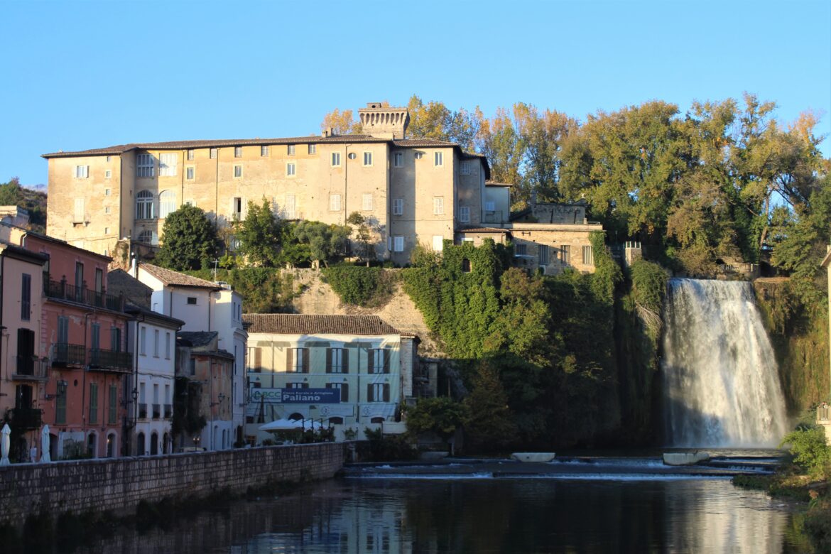 Cascata Grande e Castello Boncompagni Viscogliosi