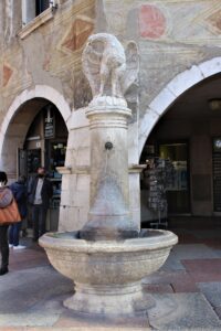 Fontana dell'Aquila